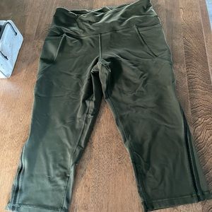 Victoria Sport Capri Leggings